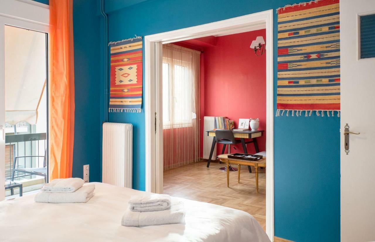 "Casa De Colores", Next To The Metro Атина Екстериор снимка