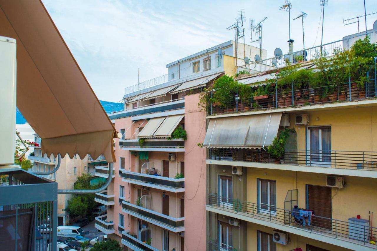 "Casa De Colores", Next To The Metro Атина Екстериор снимка
