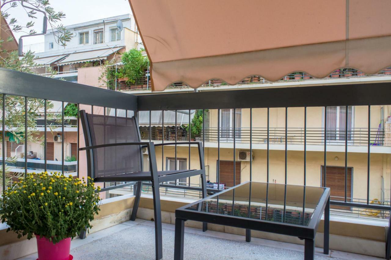 "Casa De Colores", Next To The Metro Атина Екстериор снимка