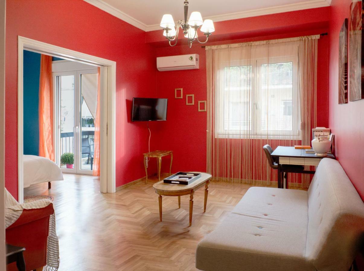 "Casa De Colores", Next To The Metro Атина Екстериор снимка