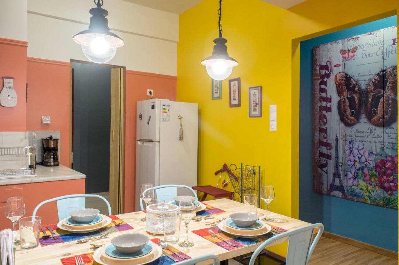 "Casa De Colores", Next To The Metro Атина Екстериор снимка